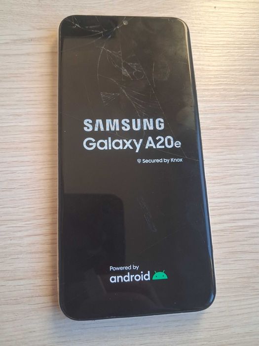 Telefon Samsung Galaxy A20E 3/32 gb Biały uszkodzony SM-A202F/DS