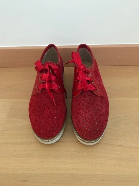 Sapatos NOVOS muito confortáveis Nº 39