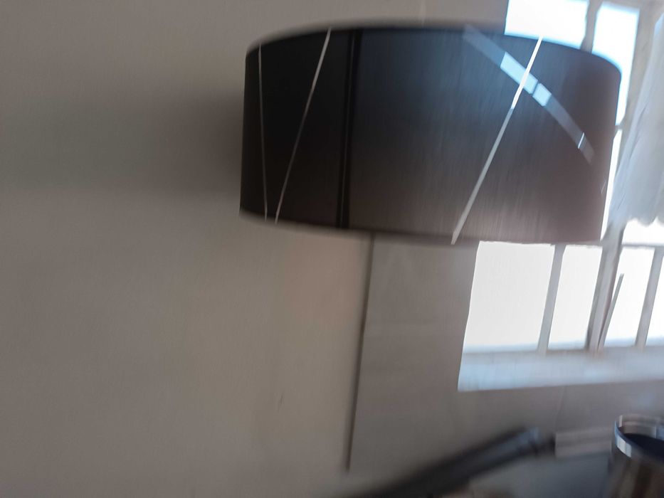 Candeeiro preto pendurado como novo preço á unidade tenho 2