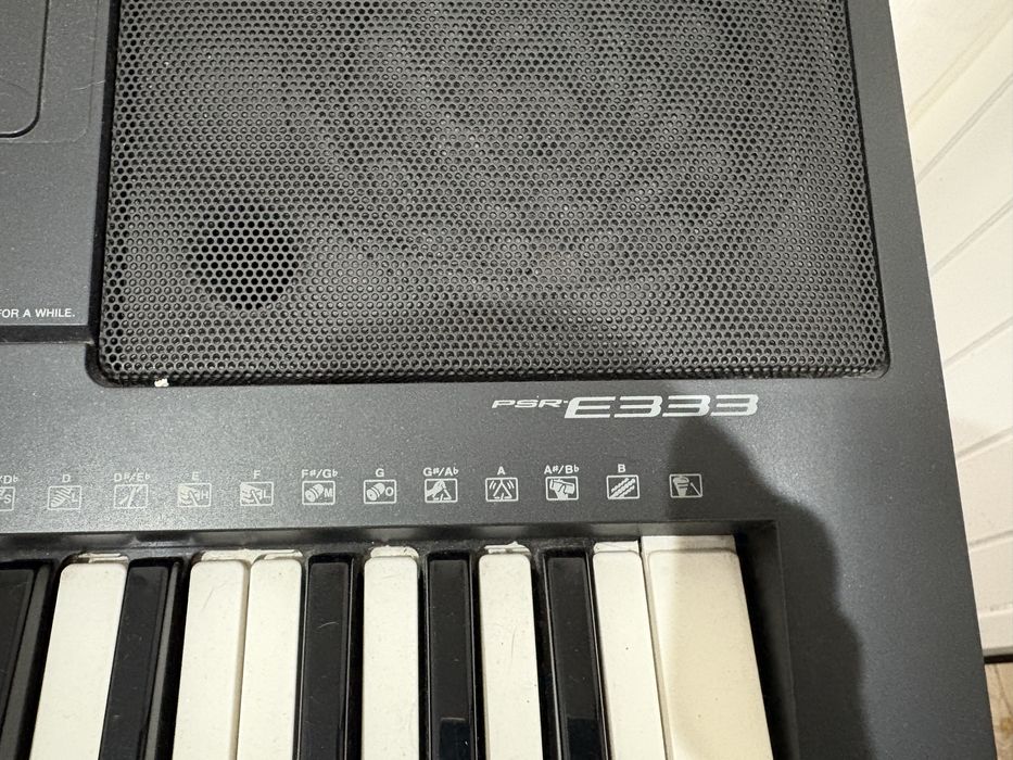 Piano muito bom e toca bem