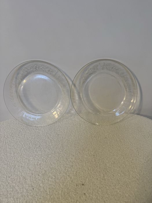 Pratos rasos transparentes