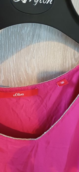 Różowa bluzka firmy Olivier