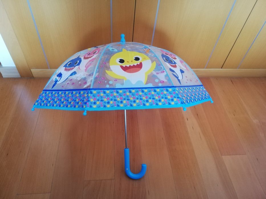 Chapéu de chuva baby shark