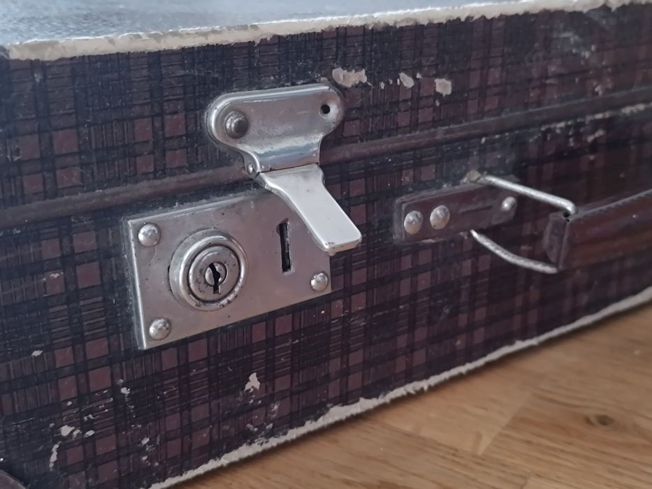 Stara walizka podróżna tekturowa PRL
