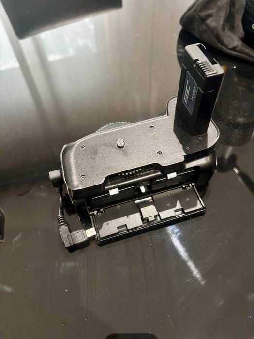 Nikon D5100 com duas lentes e acessórios pouco uso