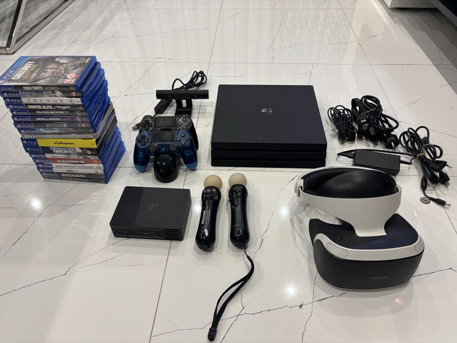 Zestaw Konsola PS 4 Pro 2 pady z ladowarka VR i gry