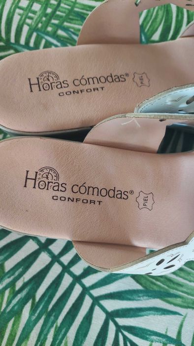 Sandalias brancas, horas comodas
