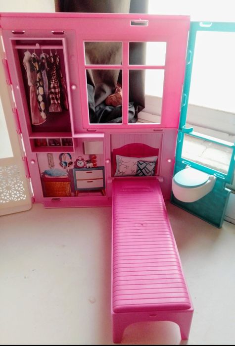 Barbie - Various Items.437154520320583682