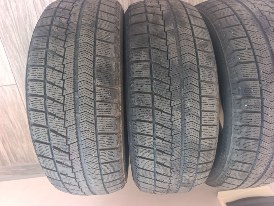 Зимові шини 205/60 r16