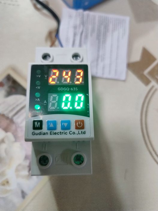 Реле  напруги / автоматичний автовимикач