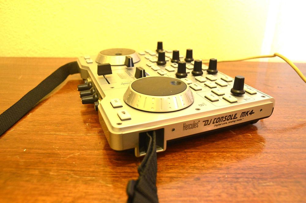 Controlador Hercules DJ console MK4
