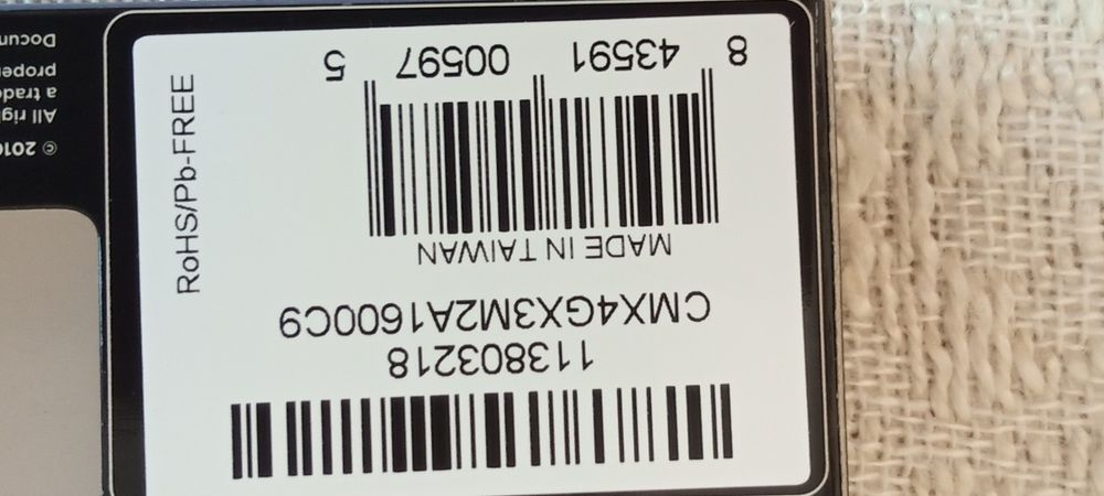 Модуль памяти Corsair XMS - 3  DDR 3 . 4 GB .