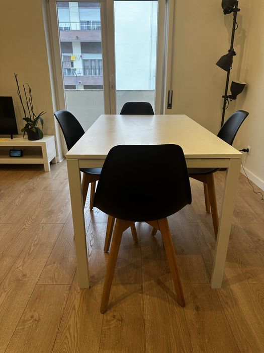 Mesa IKEA com 4 Cadeiras64740610805889122
