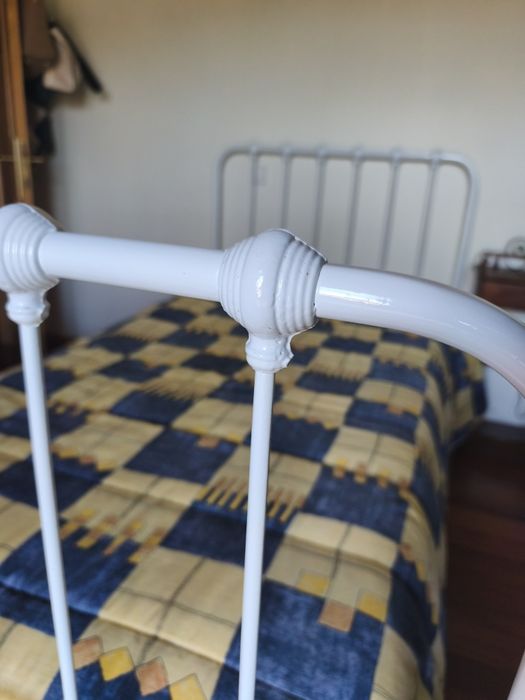 Cama solteiro com colchão
