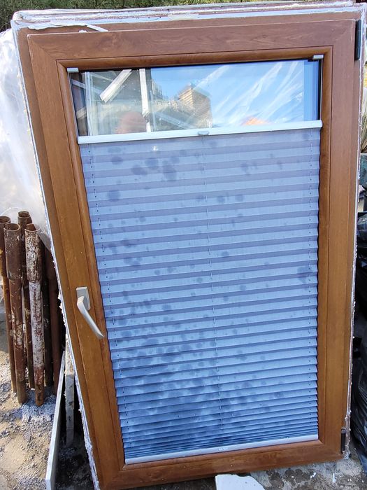 Okna uzywane 2 szt z roletami zamienię