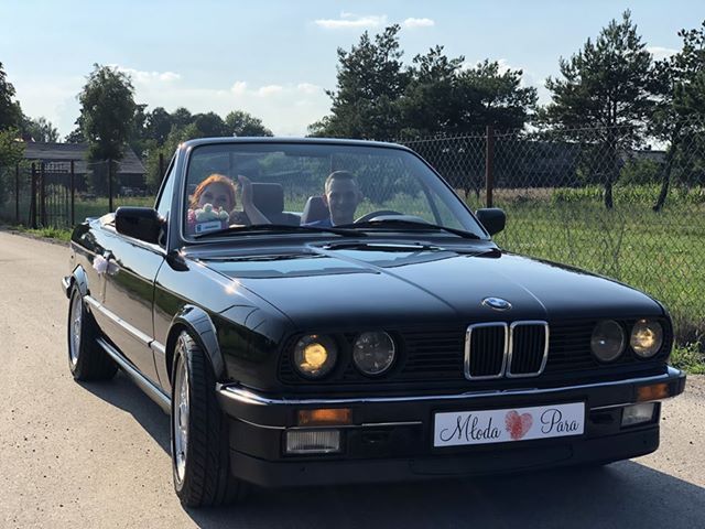 BMW E30 Cabrio do Ślubu – Styl, Klasa i Niezapomniany Przejazd