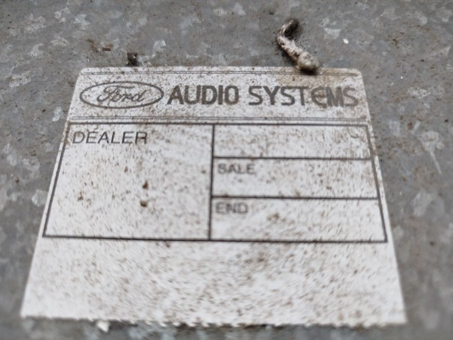 Radio automóvel Ford l, em bom estado