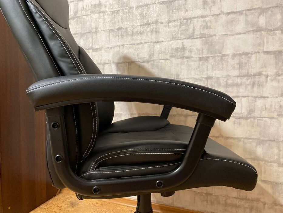 Комп'ютерний стілець