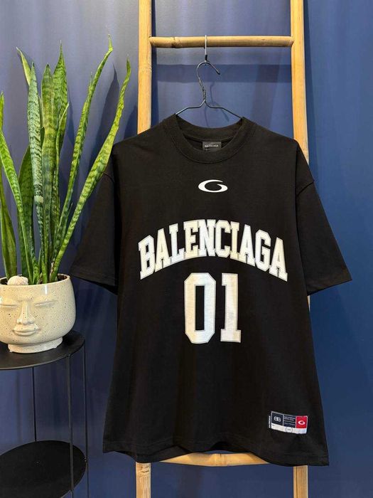 Stylowa koszulka Balenciaga