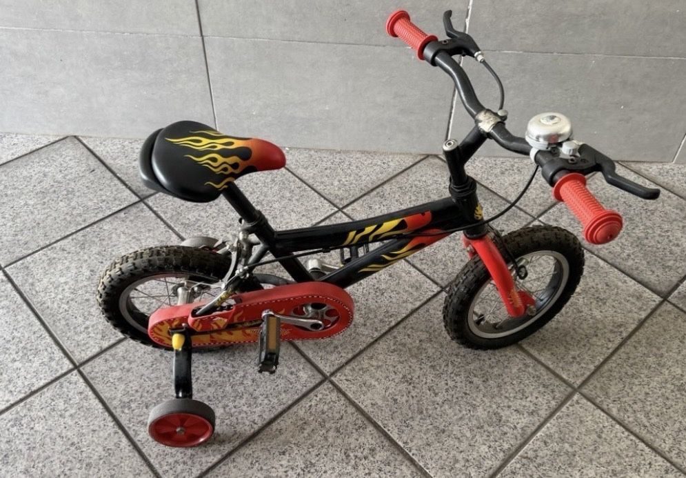 Bicicleta Infantil com Rodinhas + Capacete (Como Nova!)