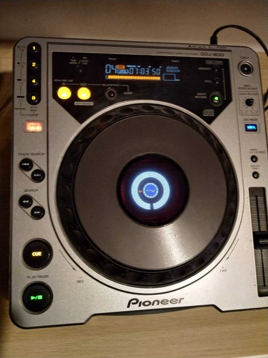 Pioneer CDJ800 - odtwarzacz DJ z funkcją scratch