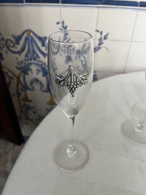 Copo vinho com decoração em estanho