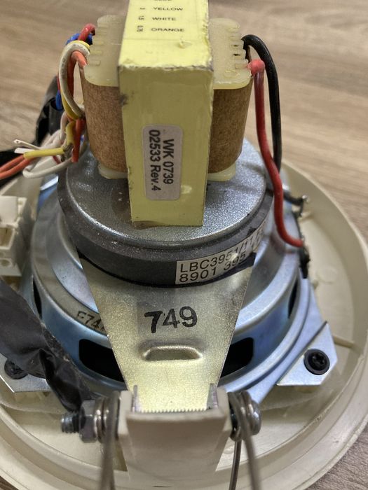 Потолочный динамик (громкоговоритель)