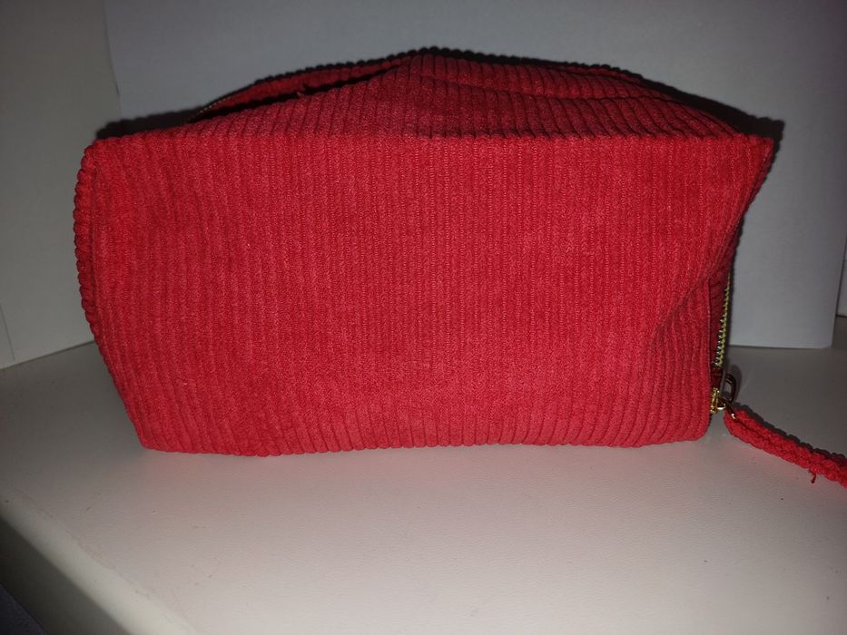 Косметичка жіноча Avon