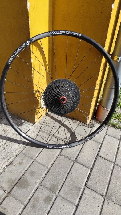 Zestaw kół rowerowych 29" 15x100 i 12x142 bontrager Elite trl
