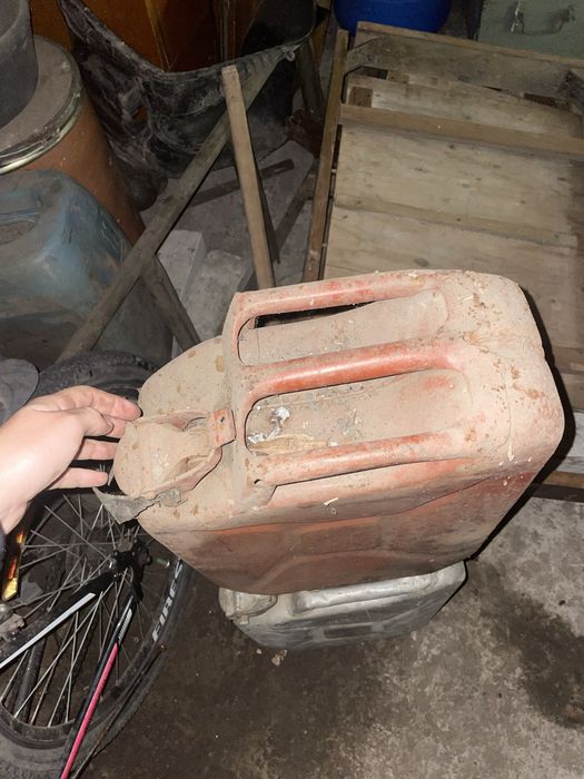 Продам канистры 20 л