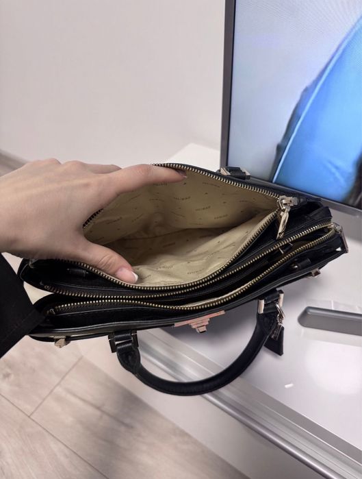 Продам сумку Guess