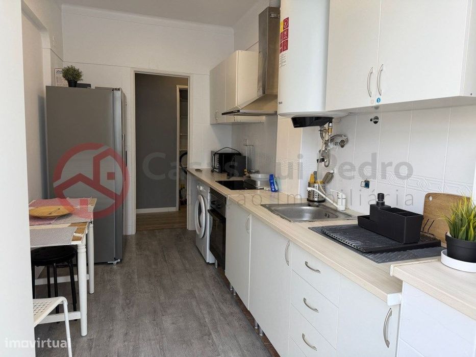 Apartamento T4 remodelado, a 5 minutos do metro do Laranjeiro, Almada