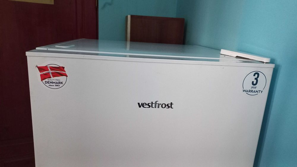 Продам морозильную камеру  Vestfrost CMF 144 W