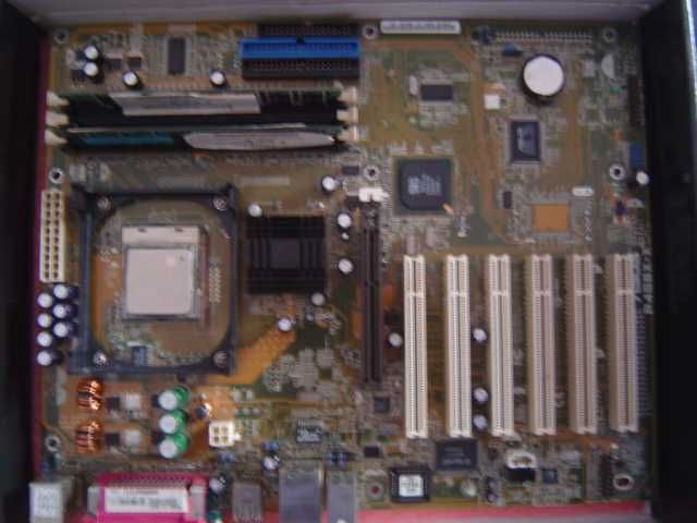 Motherboard Asus P4S8X-X Socket 478 com processador e memoria