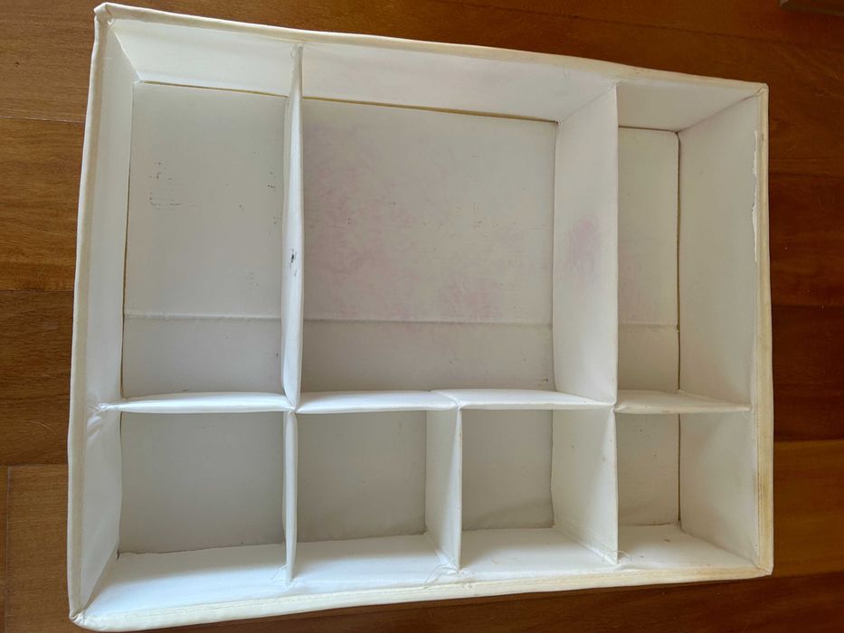 Caixa com vários compartimentos