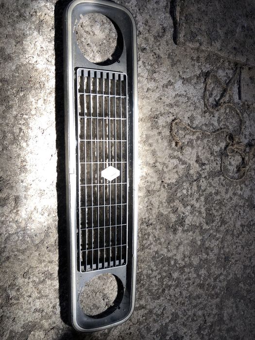 Grelha Renault 4L bom estado