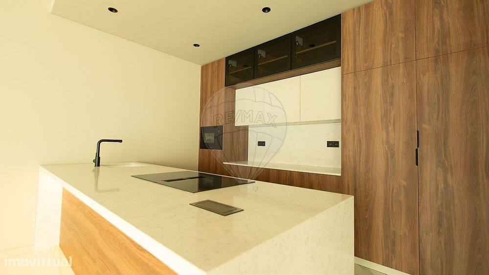 Moradia T4 para venda