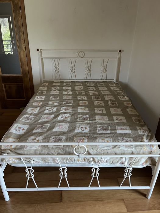 Cama de casal de ferro