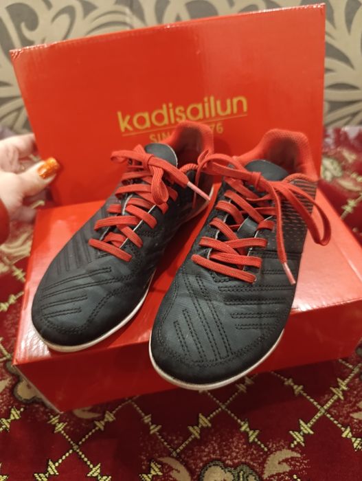 Буци. (кросівки)