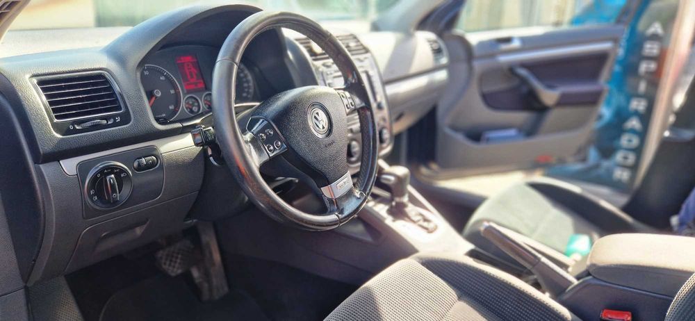 Carrinha muito bem estimada. Para mais informações pode ligar ou mandar msg pelo whatsapp.