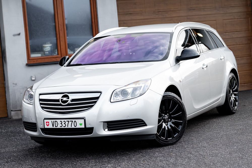 Opel Insignia 2.0T 220KM Xenon LED Lane Ass.. Nav Skóra Tempomat Grzane Fot