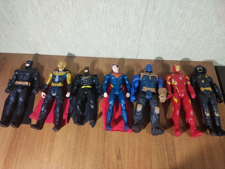 Фігури Marvel , Бетмен, танос, супер мен