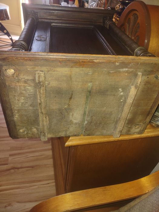 Stara przedwojenna szafka -apteczka domowa