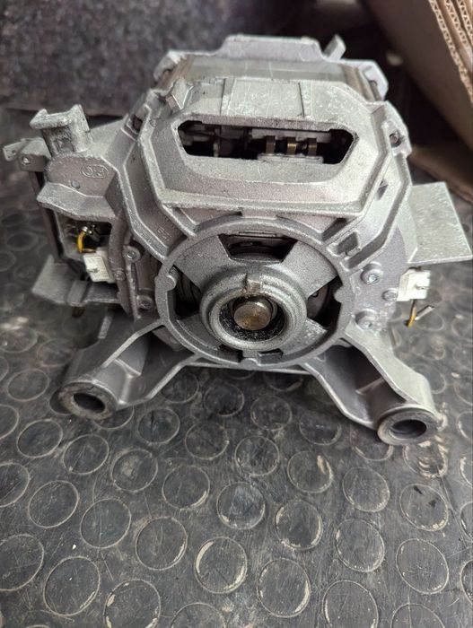 Двигун пральної машинки Bosch