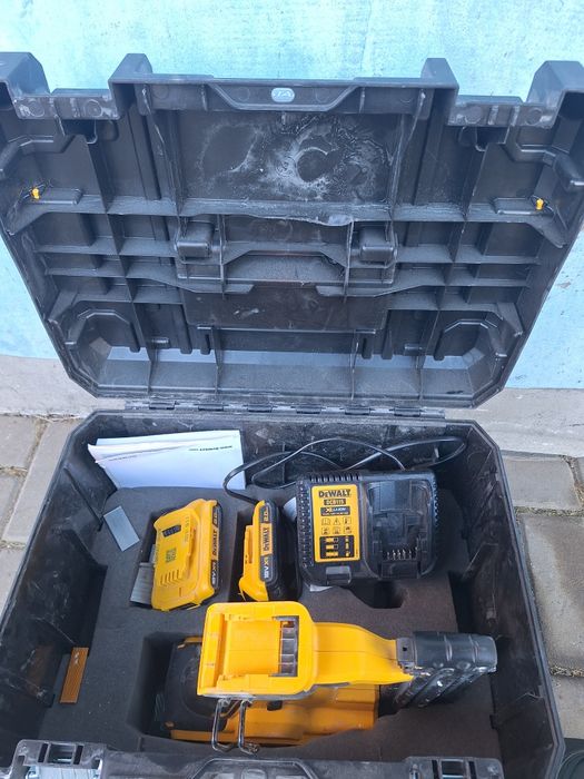 Akumulatorowa sztyfciarka dewalt 18v dcn680 zestaw