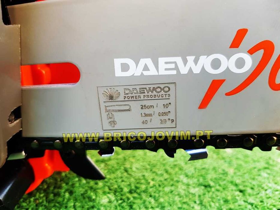 Motosserra de Poda DAEWOO - Motor 26cc + Luvas + Óculos + Lima