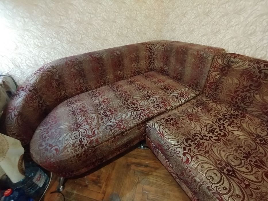 Диван кутовий б/в