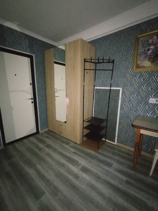 Комунальна квартира в оренду — метро 15 хв, для 1–2 осіб.