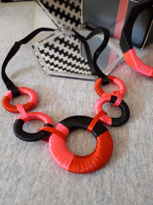 Conjunto colar e pulseira Color Block 《Oriflame》 NOVO