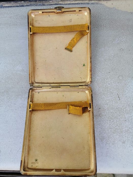 Papierośnica Semia.